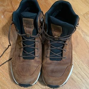 The North Face brown Men’s Vals II Mid Leather Waterproof Boots size 10.5